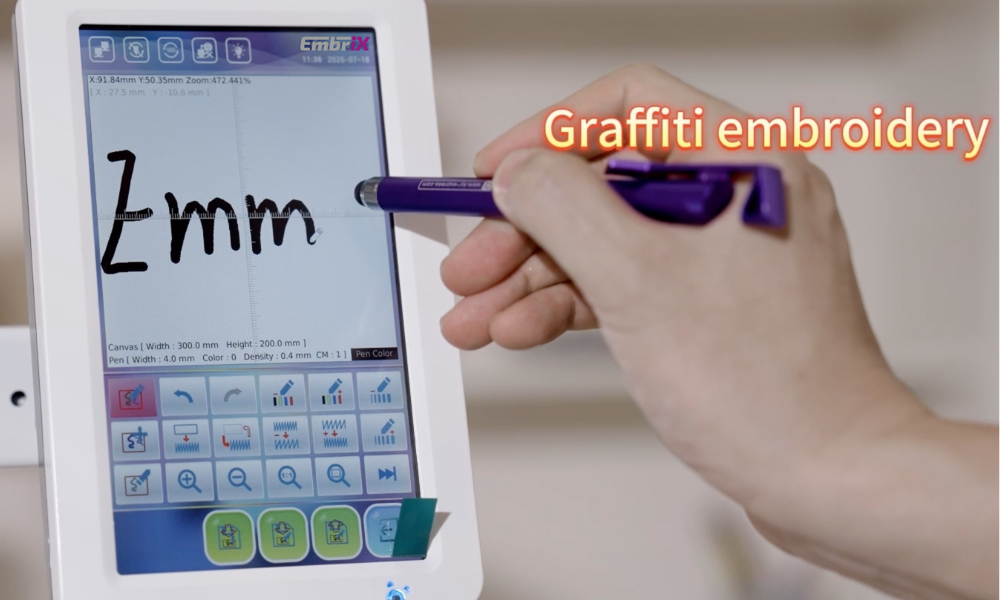 Hand zeichnet mit Stift 2mm auf EmbrIX-Stickmaschinen-Display für Graffiti-Stickerei-Design