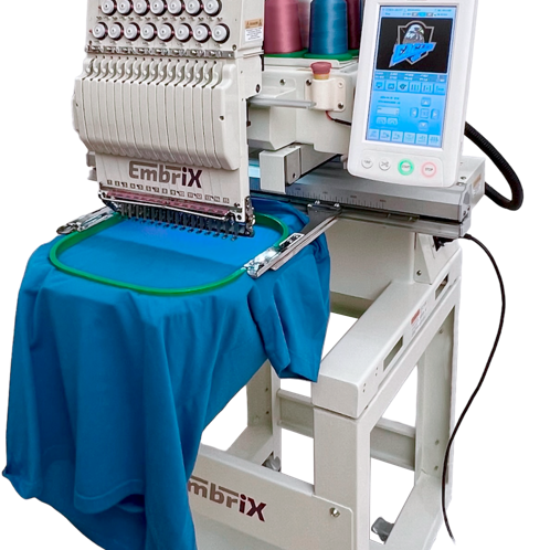 EmbriX Stickmaschine mit eingespanntem T-Shirt